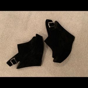 💲Offers welcome, Steve Madden Suede Platform Pump